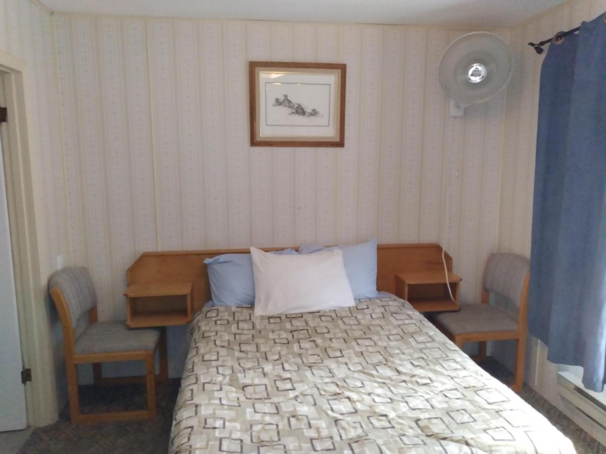 Appletree Inn Radium Hot Springs Buitenkant foto
