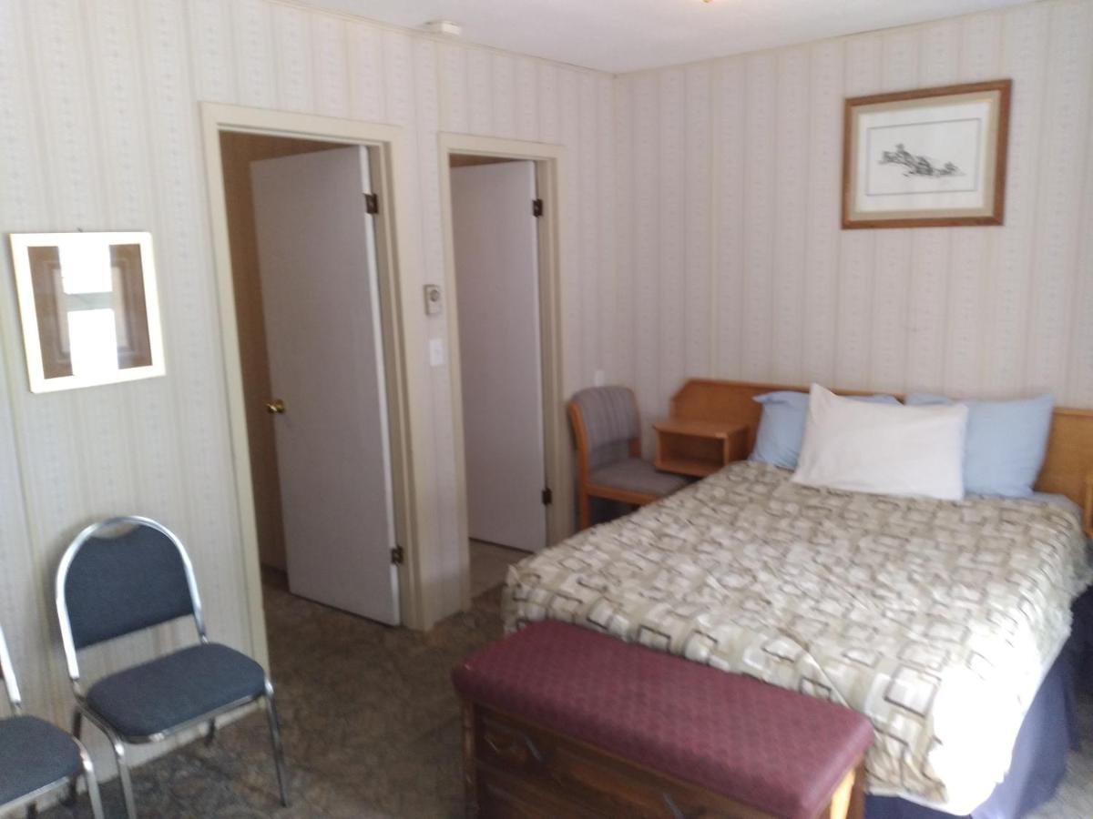 Appletree Inn Radium Hot Springs Buitenkant foto