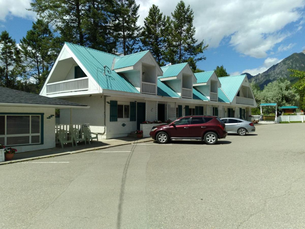 Appletree Inn Radium Hot Springs Buitenkant foto