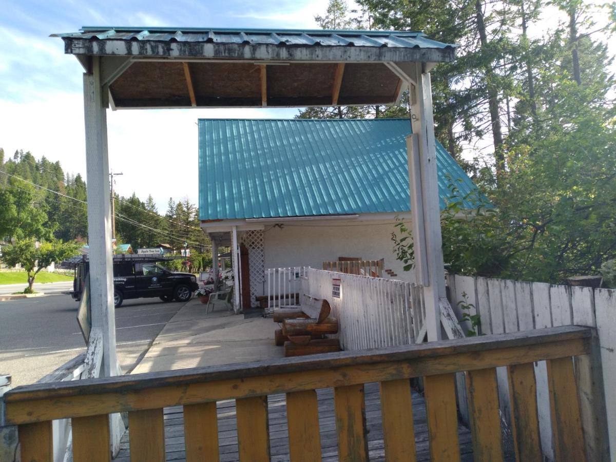 Appletree Inn Radium Hot Springs Buitenkant foto