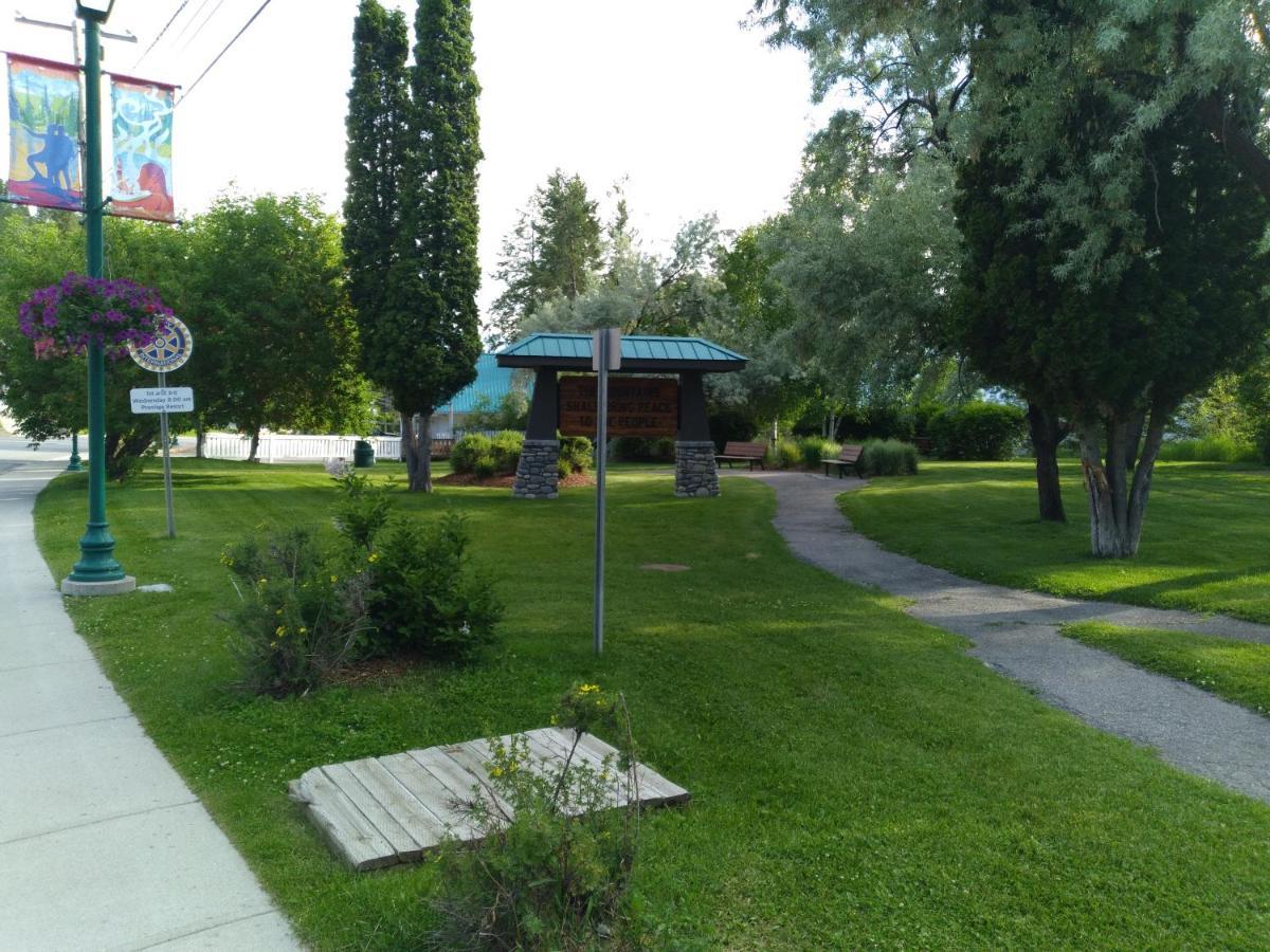 Appletree Inn Radium Hot Springs Buitenkant foto