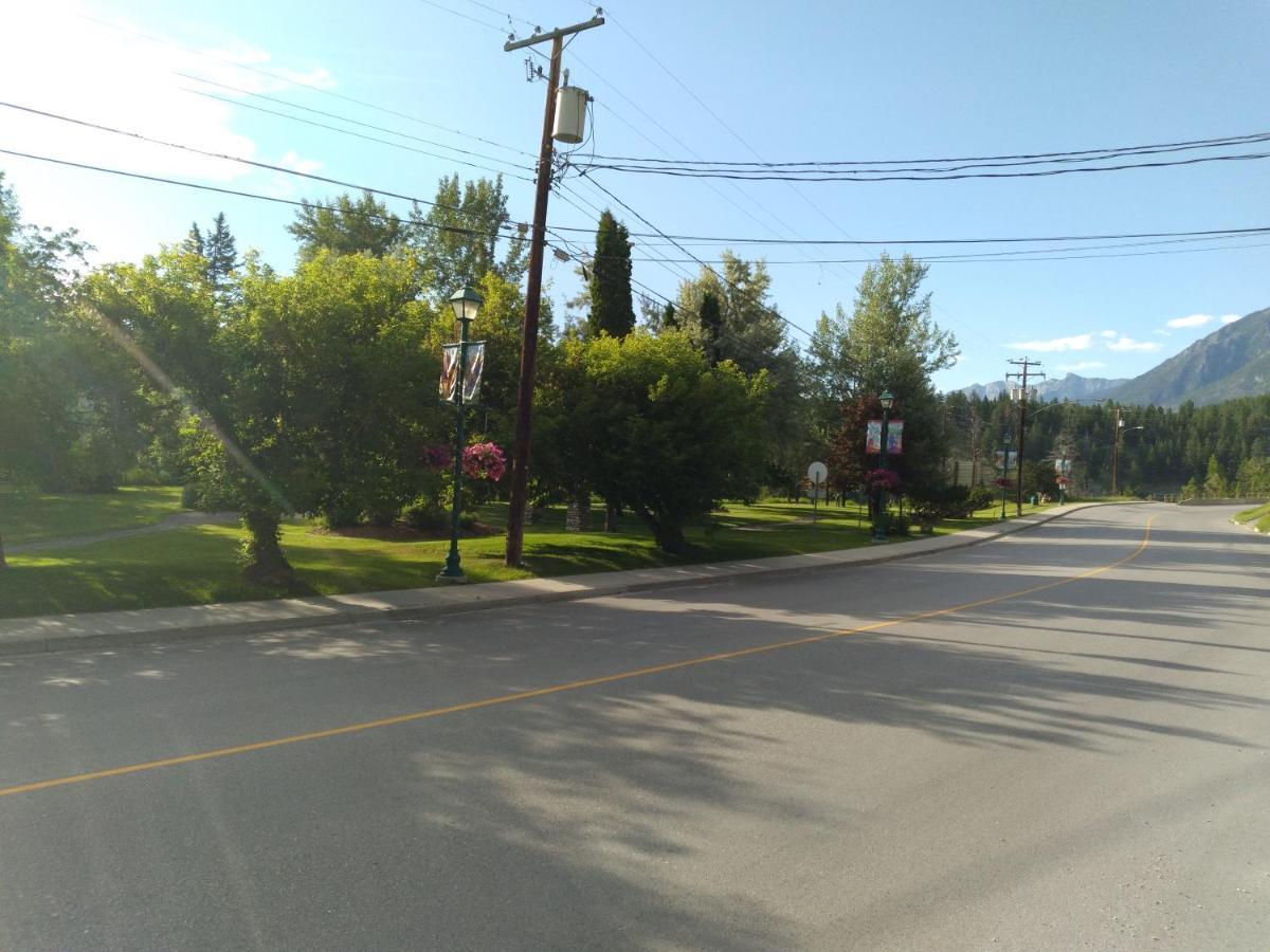 Appletree Inn Radium Hot Springs Buitenkant foto