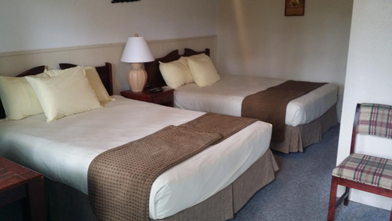 Appletree Inn Radium Hot Springs Buitenkant foto