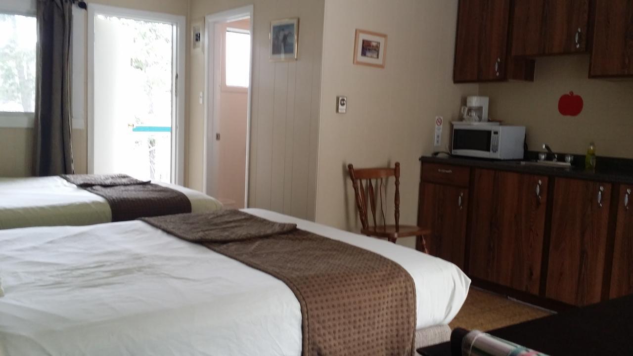 Appletree Inn Radium Hot Springs Buitenkant foto