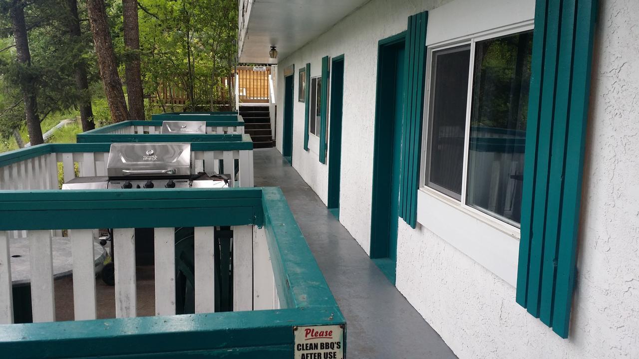 Appletree Inn Radium Hot Springs Buitenkant foto