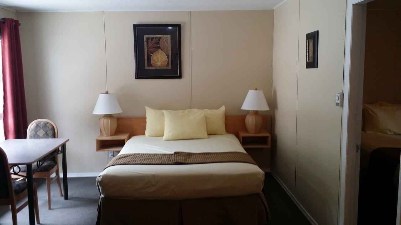 Appletree Inn Radium Hot Springs Buitenkant foto