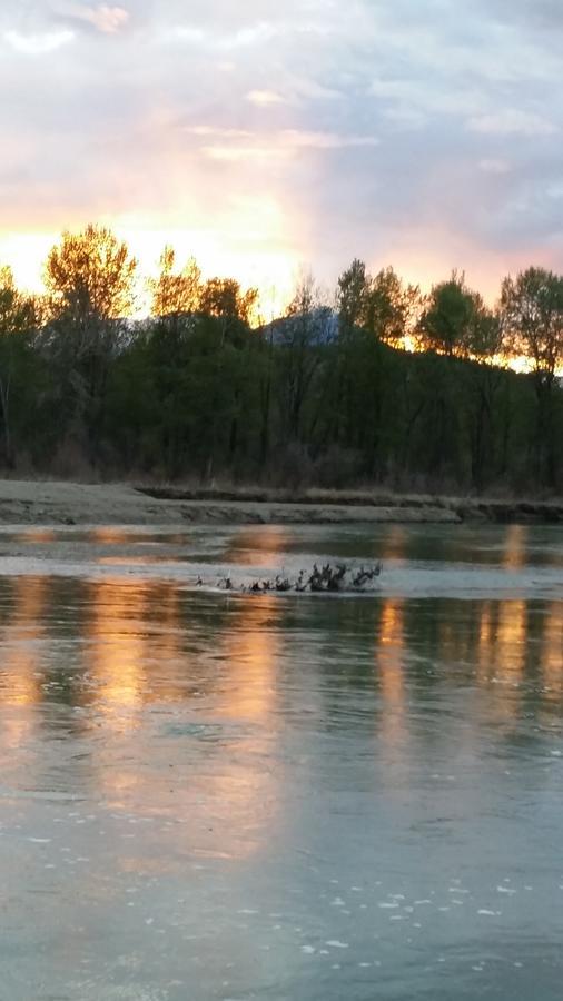 Appletree Inn Radium Hot Springs Buitenkant foto